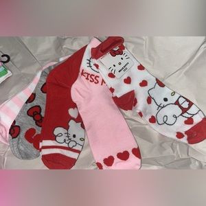 NEW 5 pairs of Hello Kitty Socks size fits size 4-10
